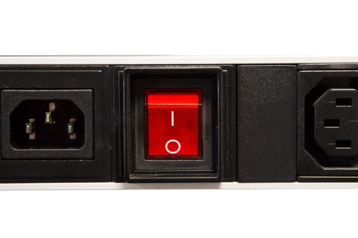 Вертикальный блок розеток Rem-16 с выкл., 14 IEC 60320 C13, 10 C19, вход C20 16A, алюм., 33-48U
