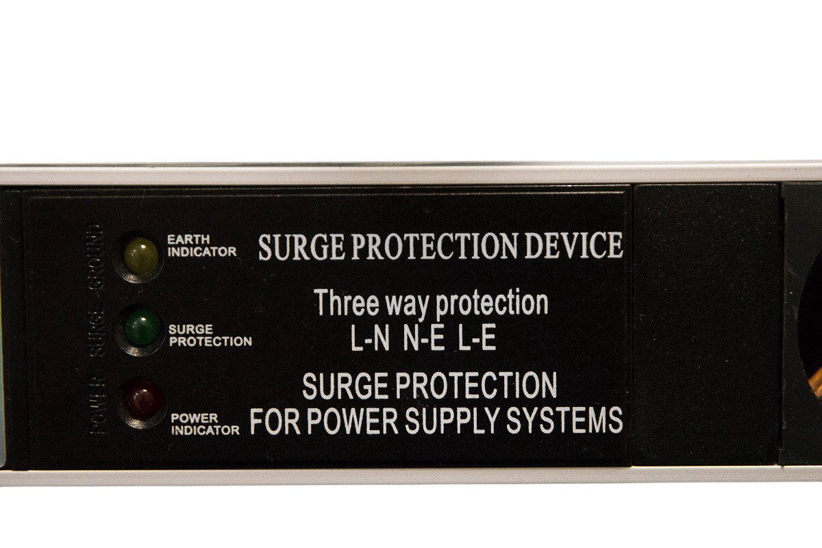 Вертикальный блок розеток Rem-16 с фил. и инд., 25 IEC 60320 C13, алюм., 42-48U, шнур 3 м.