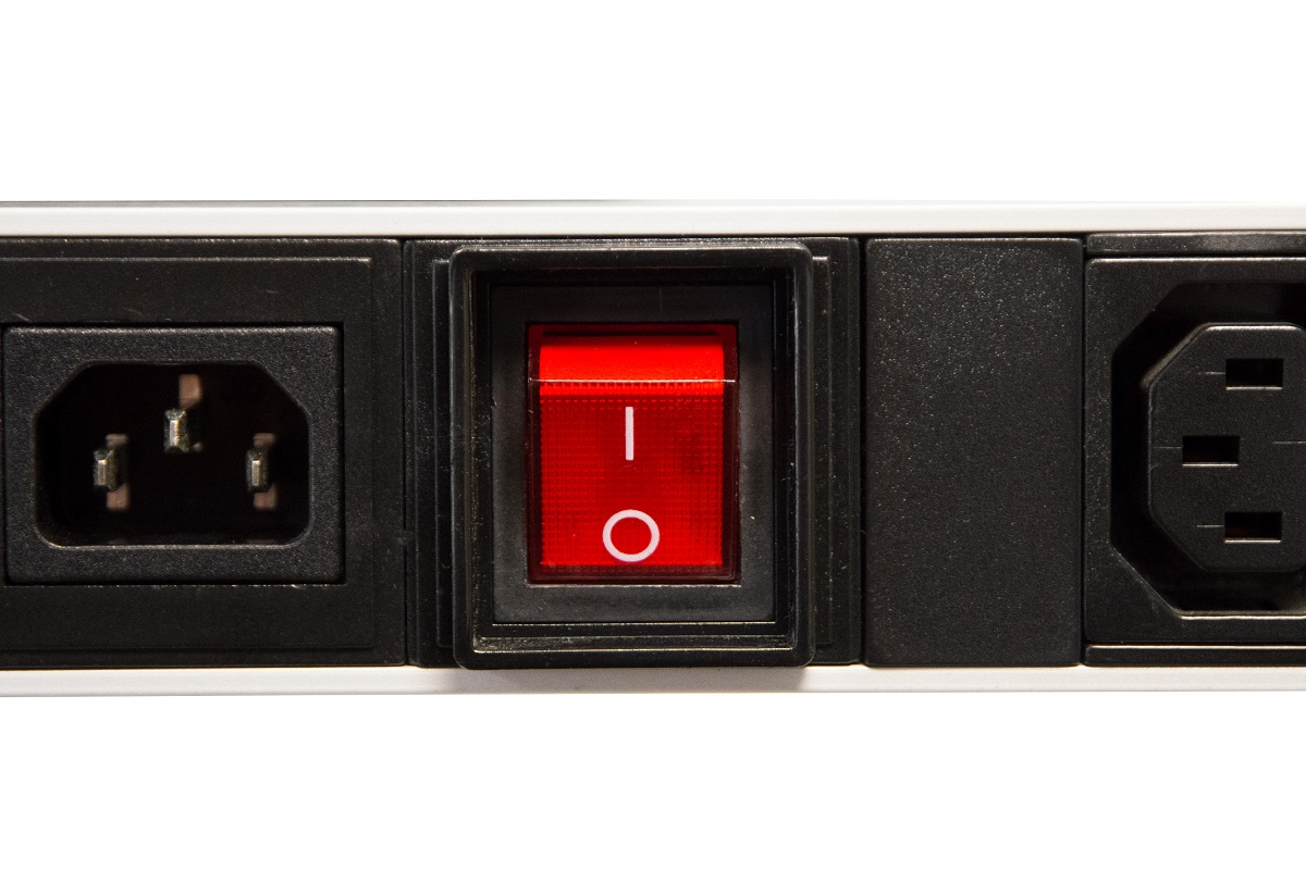 Вертикальный блок розеток Rem-16 с выкл., 15  Schuko, 10 C13, вход  IEC 60320 C20 16A, алюм., 42-48U