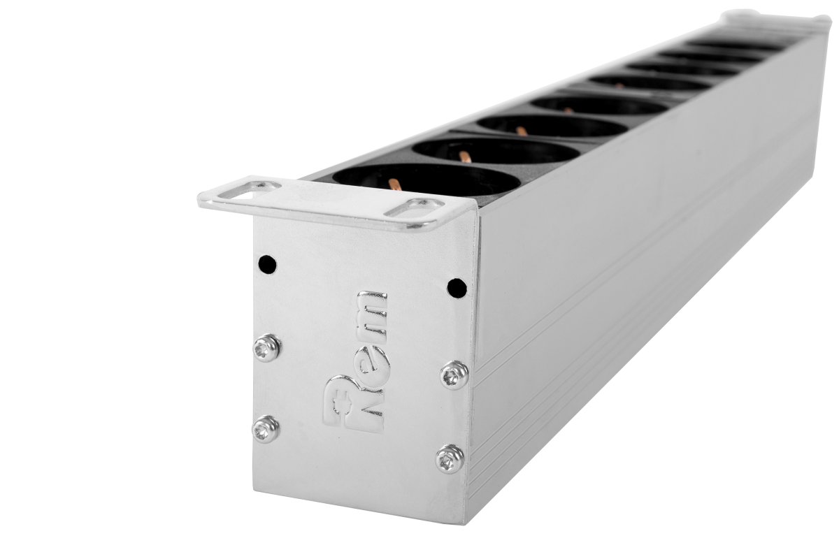 Блок розеток Rem-32 с авт., и амп., 3 IEC 60320 C13, 3 IEC 60320 C19, 32А, алюм., 19", колодка