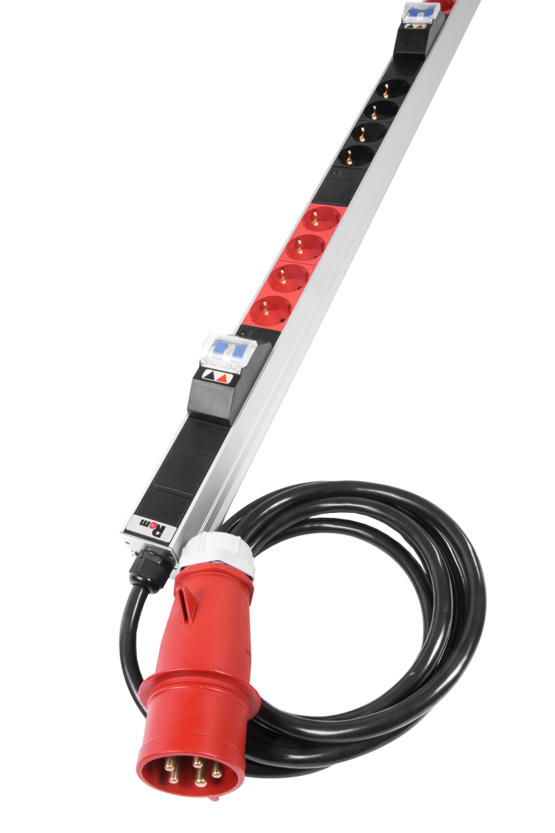 Вертикальный блок розеток Rem-3x16, 3 фазы 16A, инд, 24 S, 1420 мм, вх IEC 309, шнур 3 м