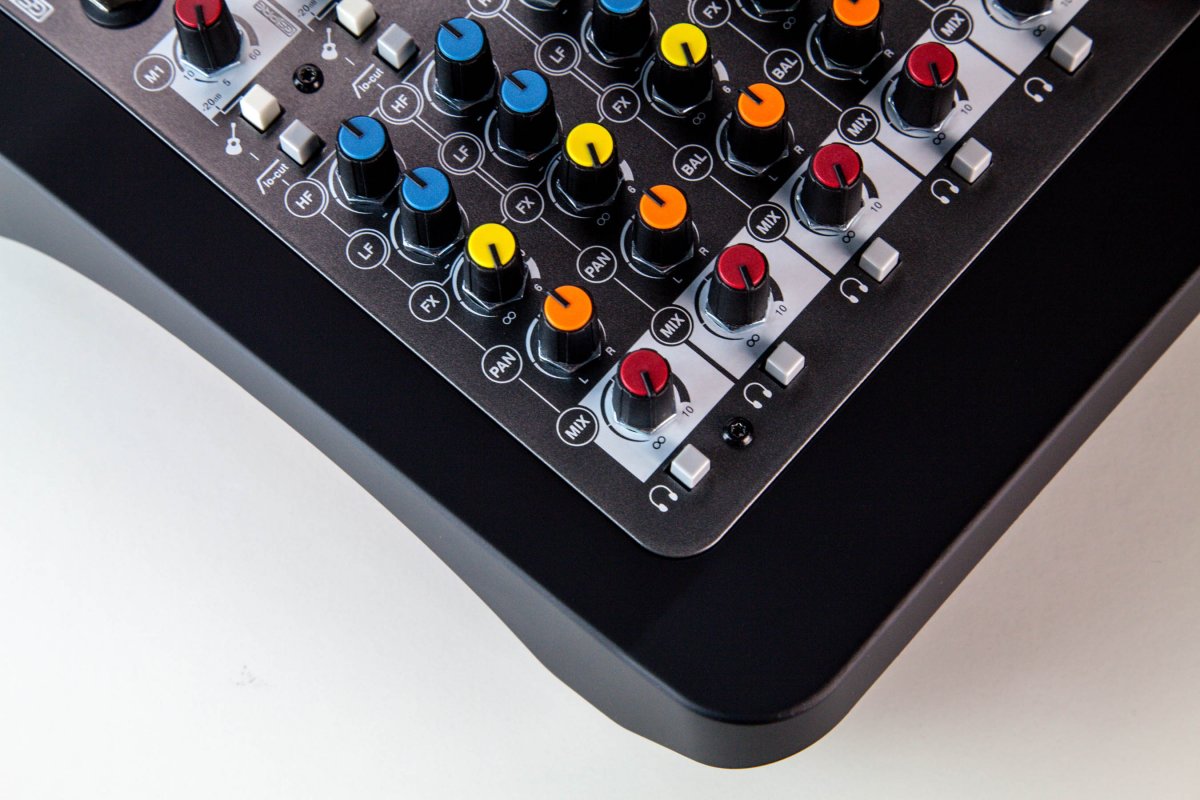 Аналоговый компактный микшерный пульт Allen&Heath ZED-6FX